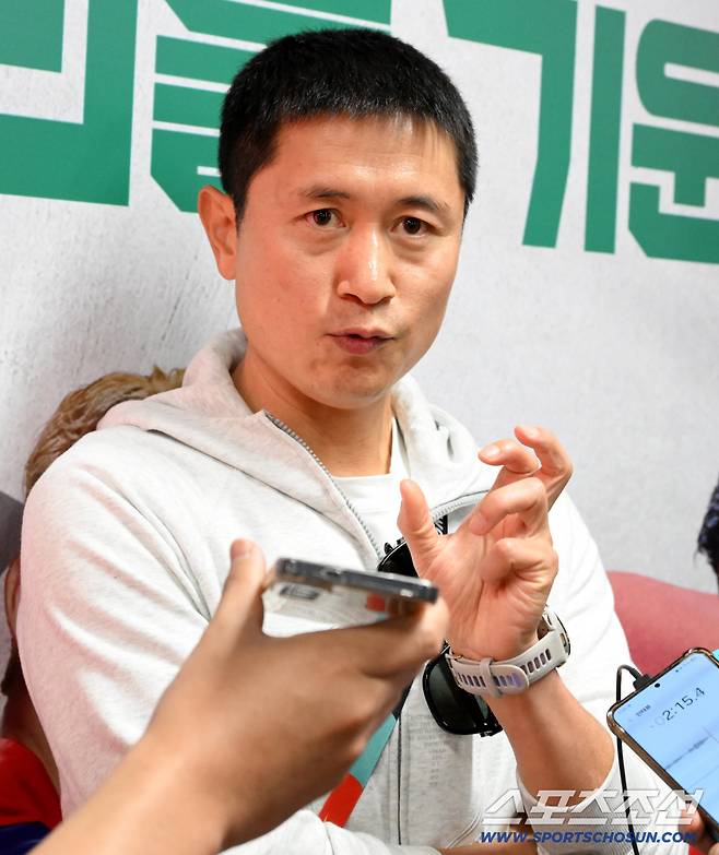 [현장인터뷰]'전설의 풀백' 이영표 극찬 또 극찬