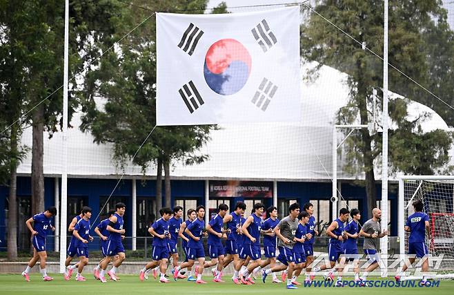 [현장인터뷰]'전설의 풀백' 이영표 극찬 또 극찬