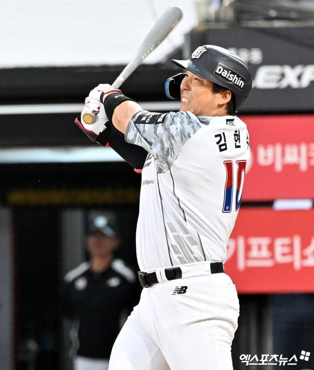 11번의 '아홉수' 드디어 끝났다! 김현수, 손아섭-최형우 이어 韓 3호 2600안타 고지 점령 [수원 라이브]