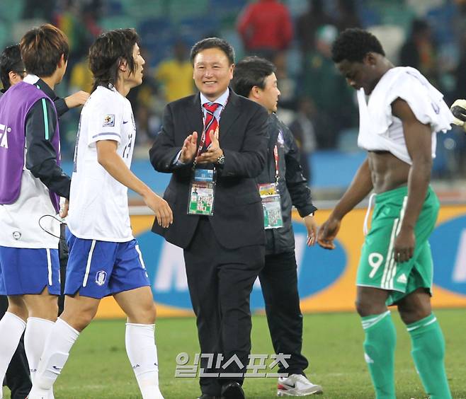 [IS 인터뷰] ‘사상 최초 월드컵 원정 16강’ 허정무 전 감독의 조언 “역대 최고 라인업, 후회 없이 뛰길”