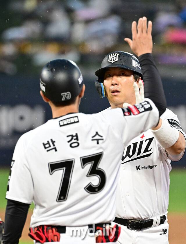 투수는 선동열, 타자는 이승엽, 야구는 이종범 그리고 '안타는 김현수'→韓 세 번째 금자탑…