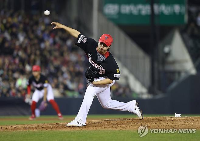 KIA 황동하 '포크볼 프로젝트'로 도약…이동걸 코치 진단 통했다