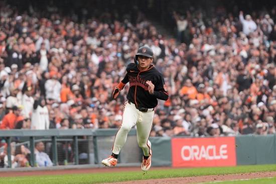 이정후 해냈다! 17경기 연속 안타! MLB 한국인 연속 안타 신기록 세웠다…추신수·김하성 넘어 새 역사