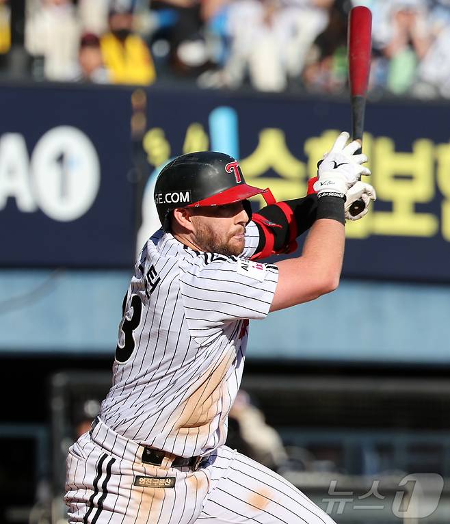 LG 오스틴, SSG전서 시즌 18호포…KIA 김도영과 1개 차