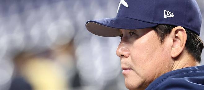 '머리 아프네'... 포수 한 자리·와일드카드 3장, 류지현호의 선택은?