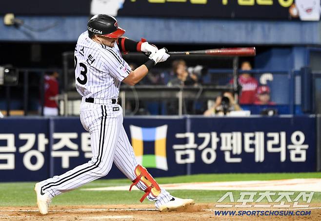 LG는 복도 많지..'멀티홈런+역전 만루포' 5타점 원맨쇼, 제 자랑할 만도 한데...소감은 오직 '동료 칭찬' 뿐, 인성까지 갑 복덩이 최고외인의 강력 존재감