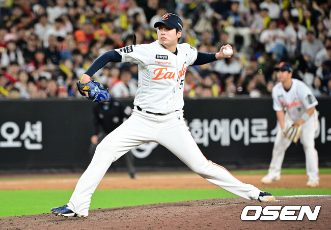이민우 내리고 긴급투입, 삼진→삼진 완벽 첫 세이브...190cm 좌승사자, 마무리 체질인가