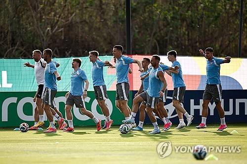 홍명보호, 이런 행운이…하늘이 한국 축구 돕는다→체코 대표팀, 차량 정체로 도로서 1시간 '꽁꽁'→선수들 짐 들고 훈련장까지 걸어갔다