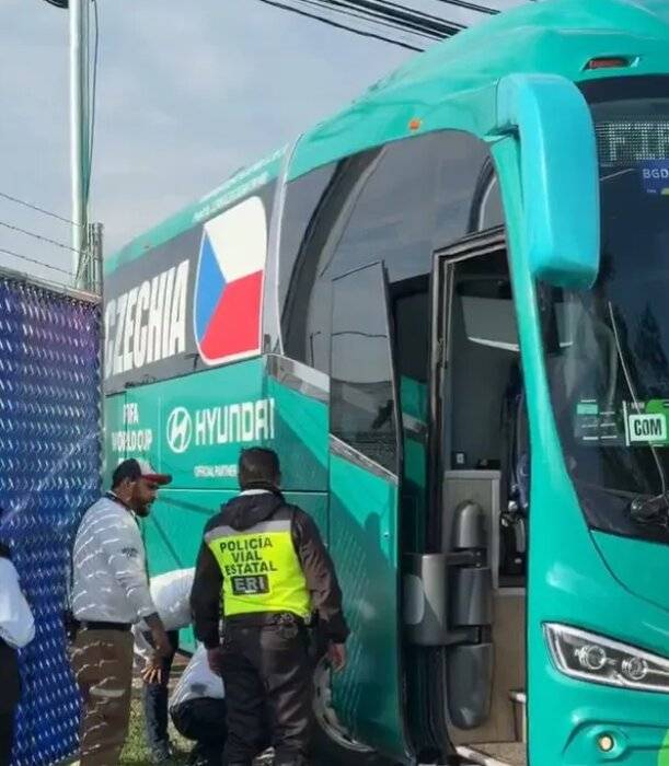 홍명보호, 이런 행운이…하늘이 한국 축구 돕는다→체코 대표팀, 차량 정체로 도로서 1시간 '꽁꽁'→선수들 짐 들고 훈련장까지 걸어갔다