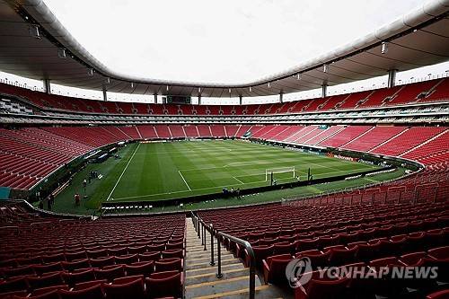홍명보호, 이런 행운이…하늘이 한국 축구 돕는다→체코 대표팀, 차량 정체로 도로서 1시간 '꽁꽁'→선수들 짐 들고 훈련장까지 걸어갔다