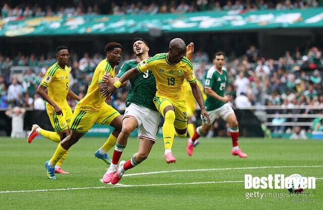 [멕시코-남아공] 실력 차 명확했다→ '韓 2차전 상대' 멕시코, 9명 싸운 남아공 2-0 완파, 키뇨네스‧히메네스 연속골… 멕시코도 막판 퇴장 겪어