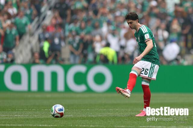[멕시코-남아공] 실력 차 명확했다→ '韓 2차전 상대' 멕시코, 9명 싸운 남아공 2-0 완파, 키뇨네스‧히메네스 연속골… 멕시코도 막판 퇴장 겪어