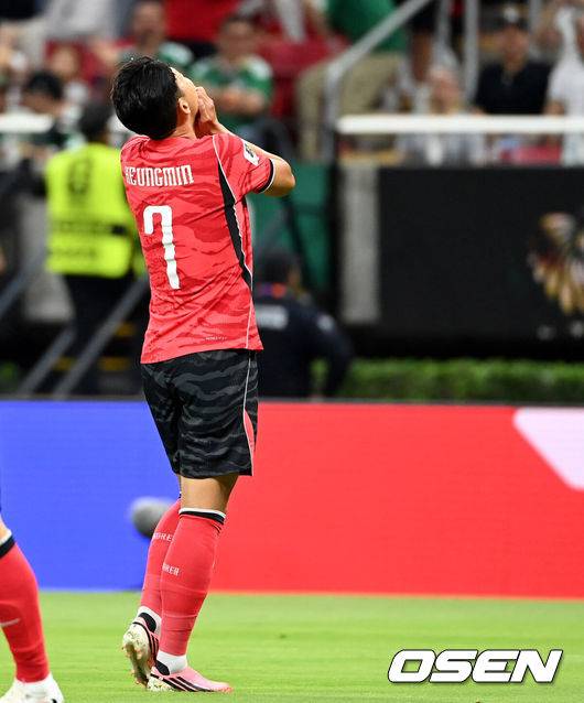 '아깝다 손흥민 슈팅!' 몰아쳤던 대한민국, 체코와 전반전 0-0 마무리 [대한민국 체코 현장]