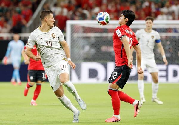 '생각보다 더 강력한 체코'… 韓, 0-0으로 전반 하이드레이션 브레이크 돌입