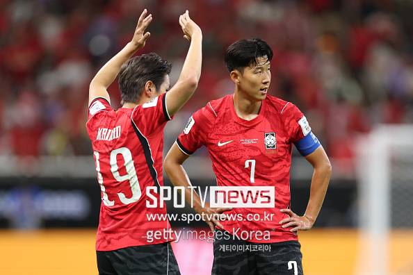 [전반 REVIEW] '이강인 날아다니고, 손흥민 아깝다' 체코 경계하는 홍명보, 전반전은 안정 축구 선택...한국, 체코와 0-0으로 맞서는 중