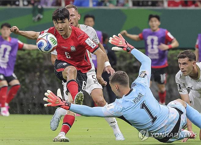 한국 축구, 기적의 역전승!…황인범-오현규 연속골 쾅쾅→동유럽 강호 체코 2-1 제압+A조 2위 [현장 리뷰]