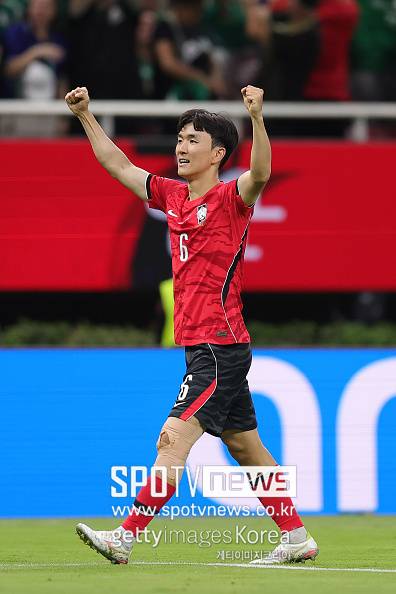 [현장 REVIEW] ‘오현규 미친 역전골’ 홍명보호, 죽다 살아났다…체코에 2-1 역전승 ‘32강 진출 파란불’
