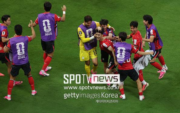 [현장 REVIEW] ‘오현규 미친 역전골’ 홍명보호, 죽다 살아났다…체코에 2-1 역전승 ‘32강 진출 파란불’