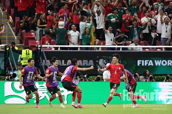 [442.review] ‘축구 도사’ 황인범 1골 1도움! 홍명보호, 체코에 2-1 역전승...32강 보인다!