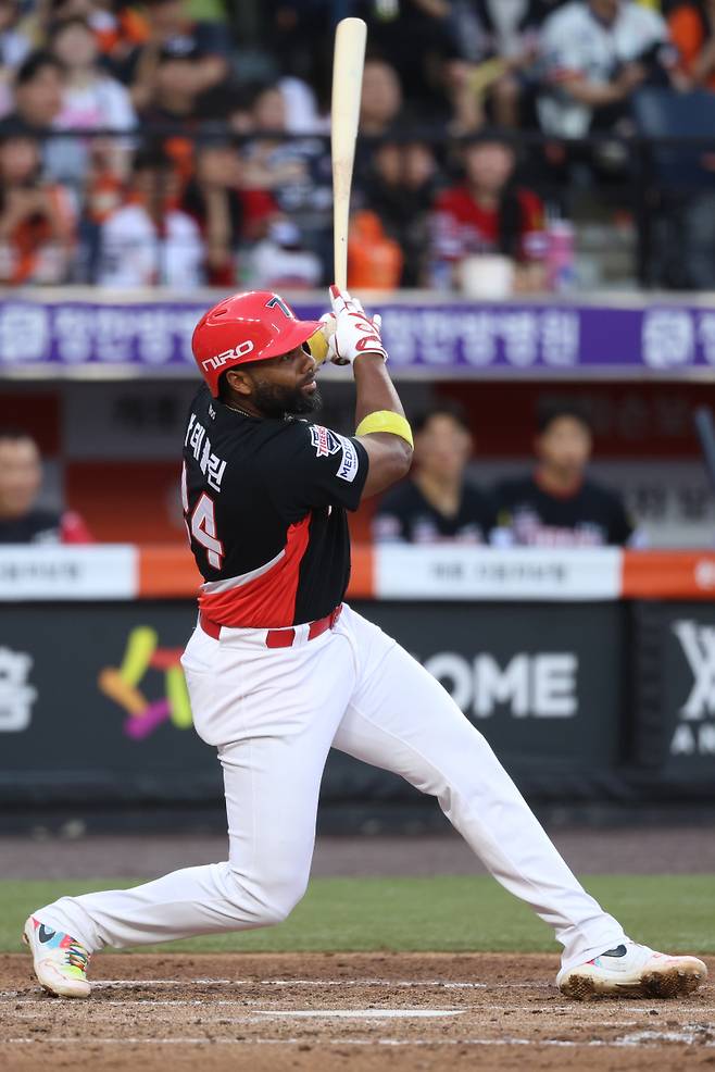 [IS 이슈] KIA 떠나는 아데를린, 올 시즌 KBO 복귀 불가…단 '5년 보류권'은 아니다