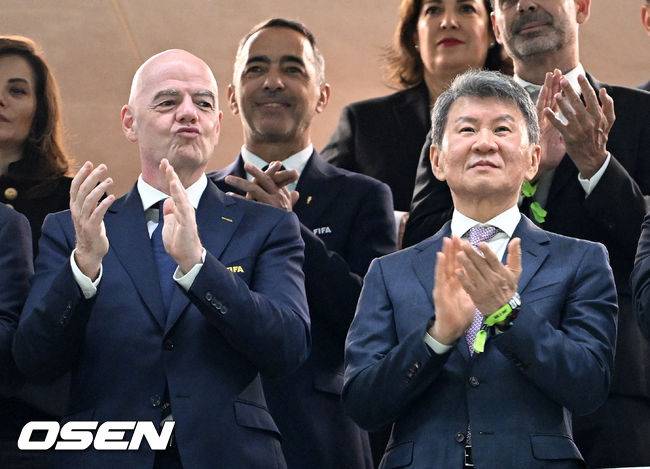 한국-체코전 관중석 수 천석 텅텅 비었는데? 알고보니 입장권 5000달러 VIP존이었다