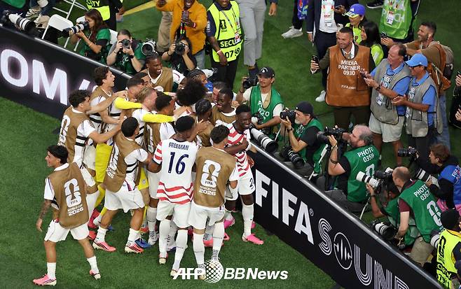 '전반에만 3골' 미국, 7만 관중 앞 파라과이에 4-1 완승 '발로건 멀티골 폭발'