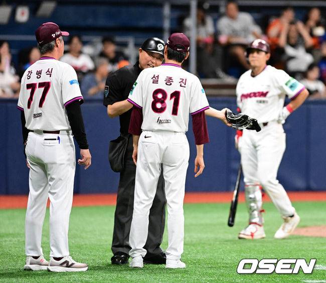 '이용규 쇼크' 키움 또 황당 사태…장영석 코치 콜업했는데 등록 누락, 더그아웃서 경기 못 본다 [오!쎈 고척]