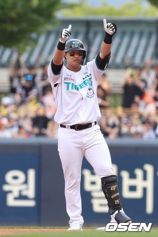 성영탁 완벽 10SV→불펜 2-1 지키자 네일 웃다. KIA 3연패 탈출 4위 복귀...두산 통한의 주루사와 병살 [광주 리뷰]