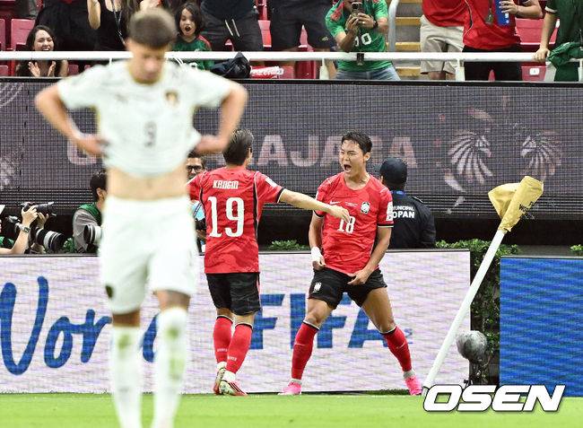 “아름다움이 괴물을 이겼다” 외신 극찬, 한국 '패스 축구'가 체코 '세트피스' 넘었다 평가