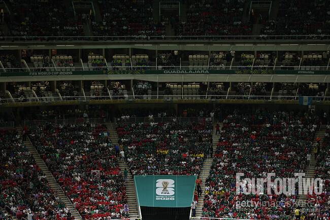 홍명보호 ‘역전 드라마’ 뒤 씁쓸한 논란...700만원짜리 '텅 빈 좌석 우수수'→FIFA 티켓값 논란 해명