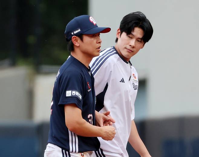 '긴급 병원 이송' 두산 어쩌나, 직접 교체 요청 심상치 않다…