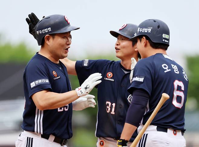 '긴급 병원 이송' 두산 어쩌나, 직접 교체 요청 심상치 않다…