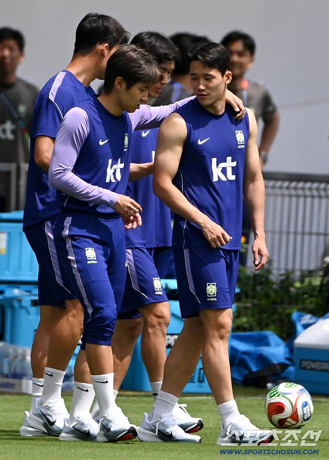 '손흥민 전격 탈락' 이강인-오현규-김민재-황인범-이태석 월드컵 1R 베스트 일레븐 선정...대한민국 5명 최다 쾌거