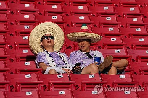한국-체코전 세계적 논란거리 됐는데…텅텅 빈 좌석→