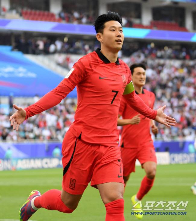 '69분 교체에 상처' 손흥민, 설상가상 15년째 이어진 '첫 경기 무득점 징크스'…하지만 '오히려 좋아?'[과달라하라 현장]