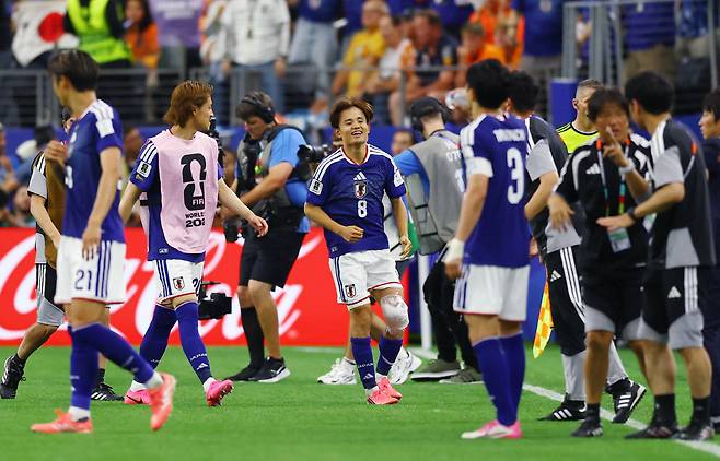 하늘이 일본을 버리나...승리 실패보다 더 큰 문제, '日 이강인' 구보 쓰러졌다