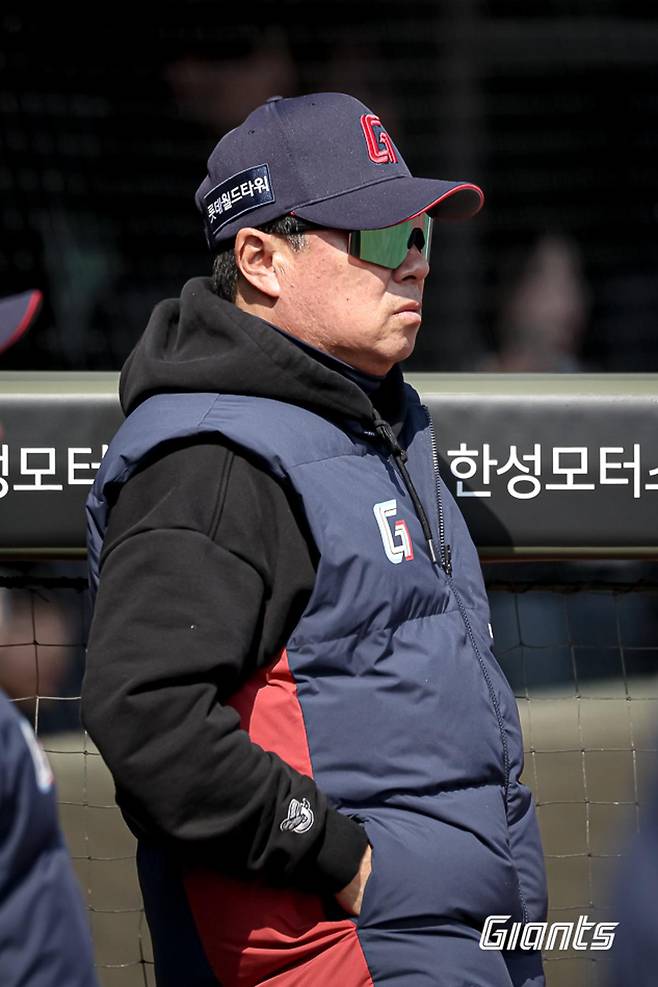 김태형 감독 경질 위기 두 번이나 넘겼다...롯데 구단 속내는 무엇일까
