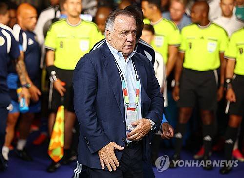 78세 노장도 뜨거운 눈물…'韓 대표팀 감독 지낸' 아드보카트, 퀴라소 독일전 1-7 참패에도