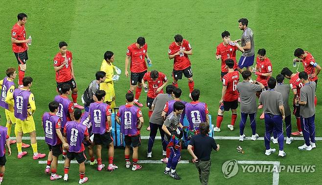 [월드컵] '수분 보충'이라더니…월드컵 '광고 타임'에 팬들 분노