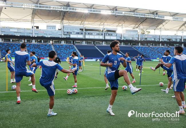 누가 아시아 축구를 무시했나…홍명보호 승리로 시작된 월드컵 초반 돌풍, '2승 2무' 무패 행진→남은 팀들은 진짜 시험대