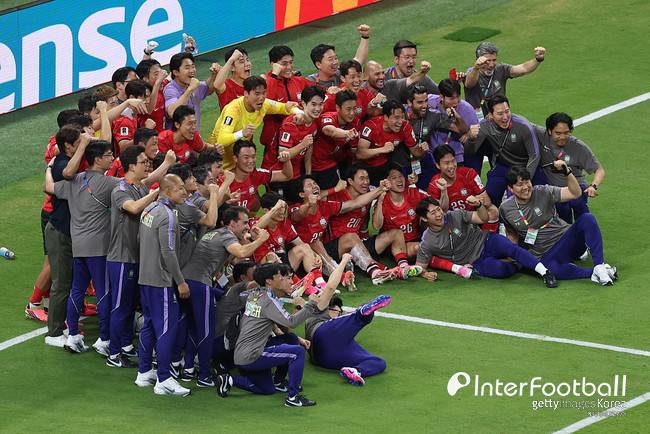 누가 아시아 축구를 무시했나…홍명보호 승리로 시작된 월드컵 초반 돌풍, '2승 2무' 무패 행진→남은 팀들은 진짜 시험대