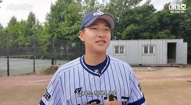‘홍성흔 아들’ 홍화철, 이대호와 맞대결에서 완승…147km 좌완 유망주 눈도장