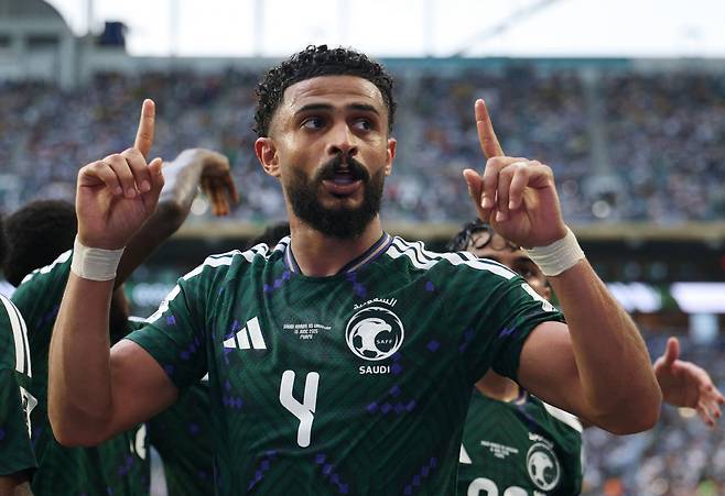 '그 시작은 한국이다' 英 BBC, 아시아 축구 5전 2승3무 무패행진 주목..사우디 수문장 알 오와이스 총 9회 선방쇼→우루과이와 1대1 무승부