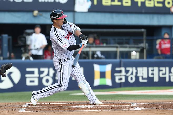 LG ‘우타 거포 기대주’, 마침내 알 깨고 나올 기회…핵심은 ‘하체와 손 이용한 회전’ [SS시선집중]