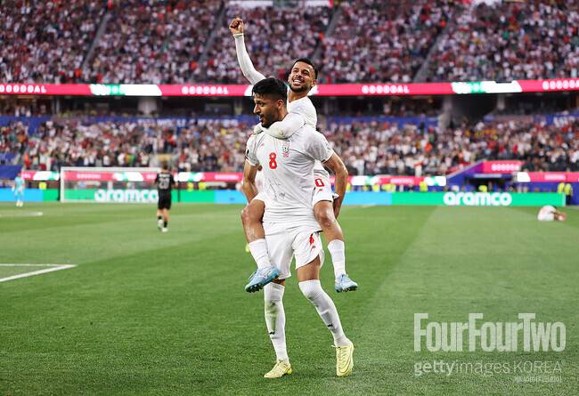 이란 선수단, FIFA 제지 뿌리치고 충격 폭로전