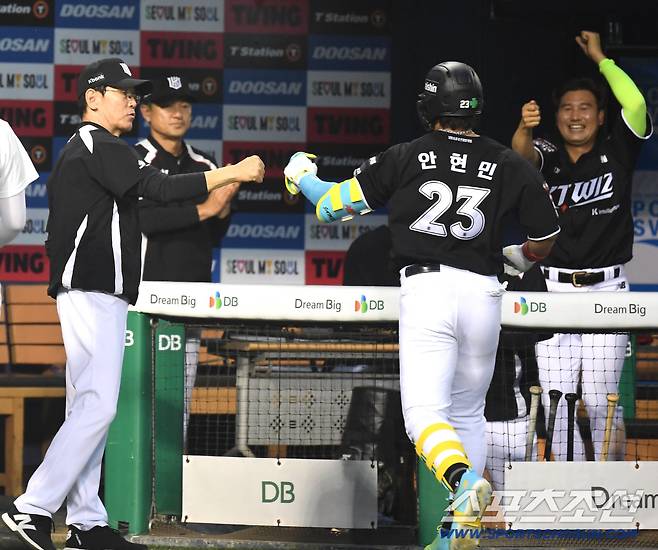 안타 11개 치고 2득점 실화냐...이리 지독하게 안 풀릴 수 있나, 두산 6연속 위닝 위기 [잠실 현장]