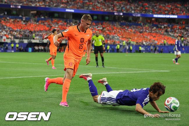'월드컵 아웃?' 휠체어 타고 떠난 구보, 월드컵 끝나나...동료는