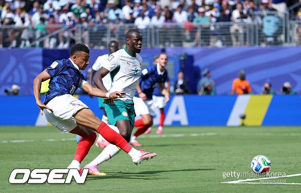 ‘음바페 월드컵 13-14호골 연속 작렬’ 강력한 우승후보 프랑스, 첫 경기서 세네갈 3-1 격파