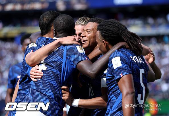 ‘음바페 월드컵 13-14호골 연속 작렬’ 강력한 우승후보 프랑스, 첫 경기서 세네갈 3-1 격파