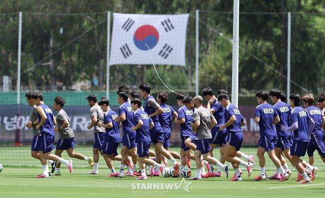 '무려 4무 7패' 韓 괴롭혀온 지독한 징크스 온다, '역대 최초 역사' 위해 끊어야 할 '2차전 무승'